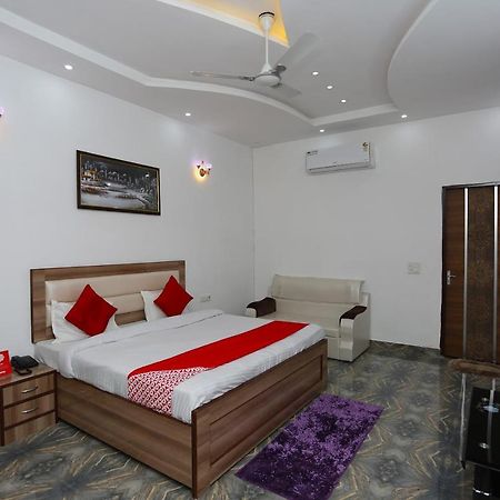 Hotel Rest Palace Agra  Esterno foto