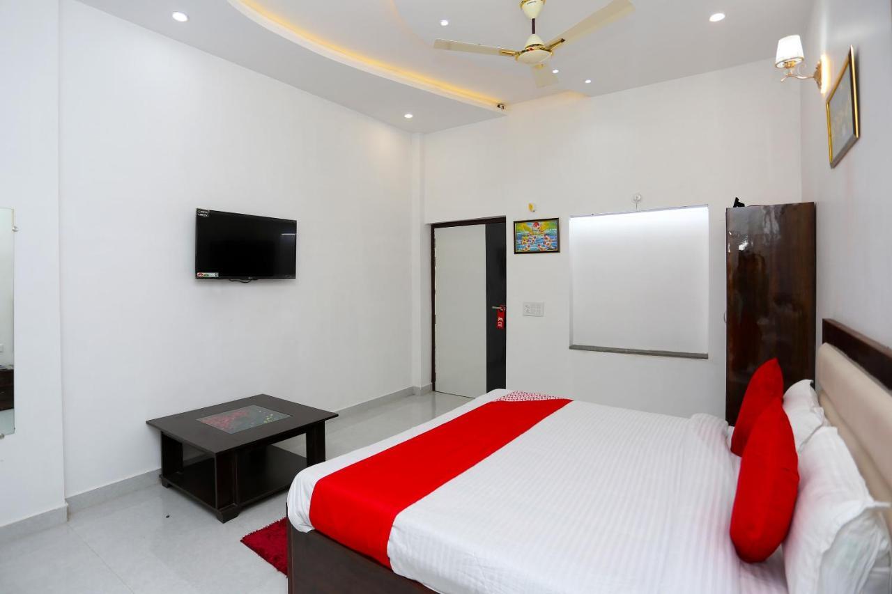 Hotel Rest Palace Agra  Esterno foto