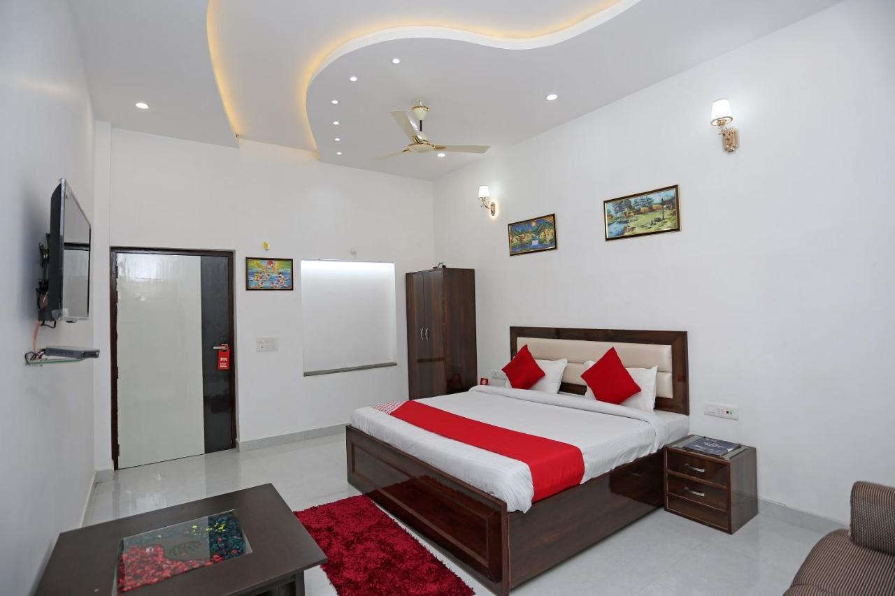 Hotel Rest Palace Agra  Esterno foto