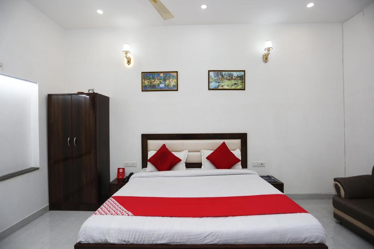 Hotel Rest Palace Agra  Esterno foto